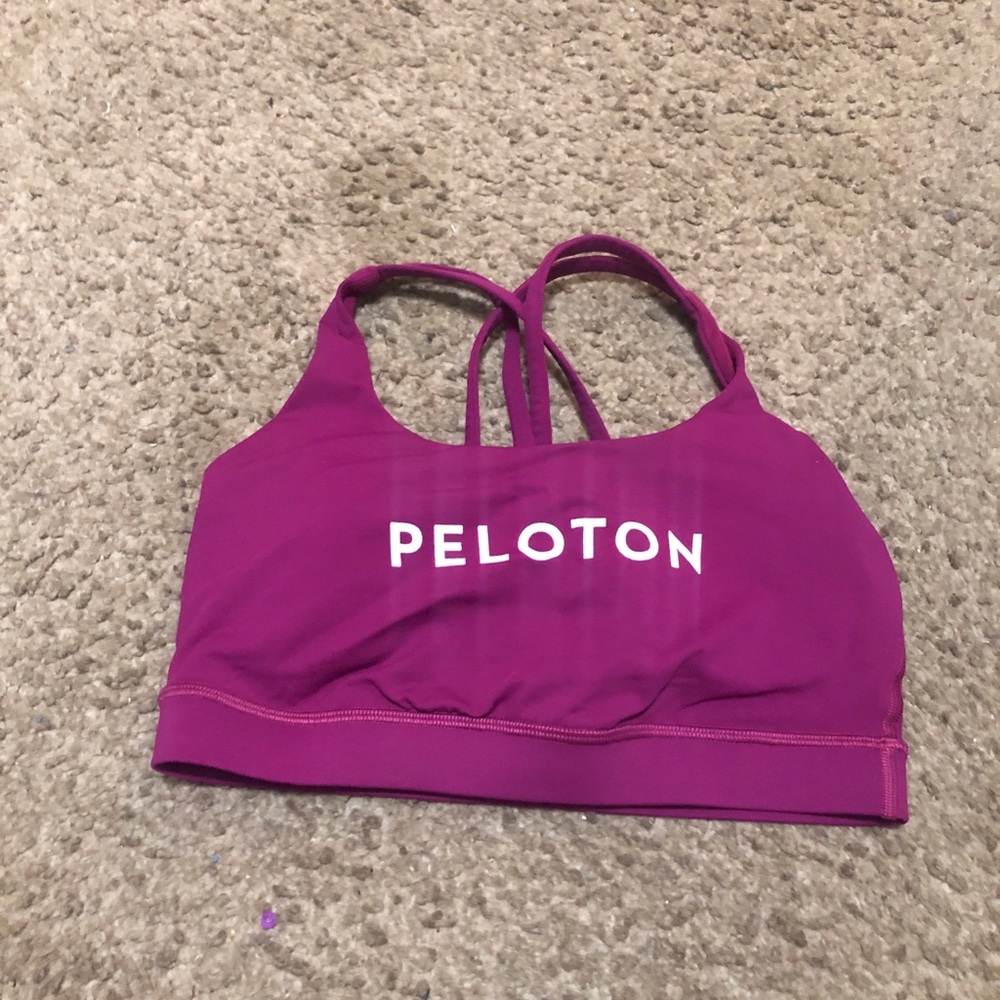 lululemon athletica Strappy Berry-Sports Bra Size 6 NWOT